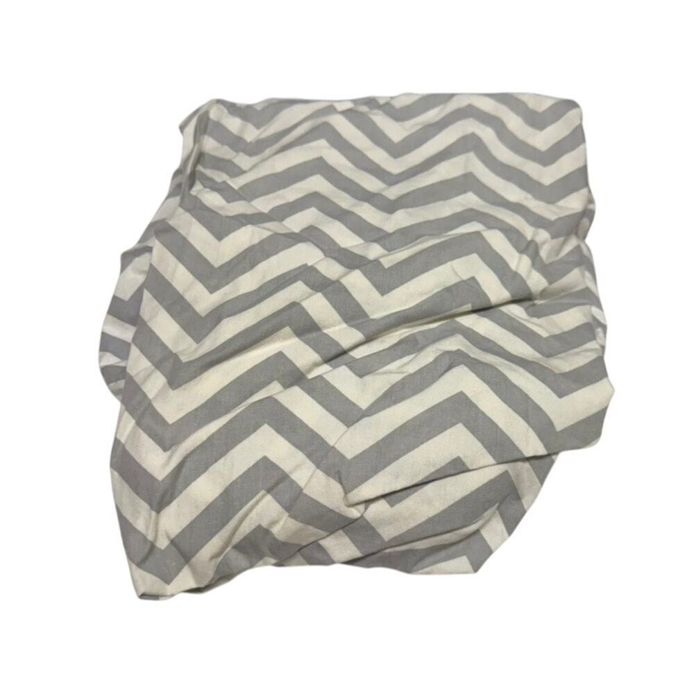Circo 100% Cotton Crib Sheet Gray & White Chevron Fits Standard Crib Mattress‎